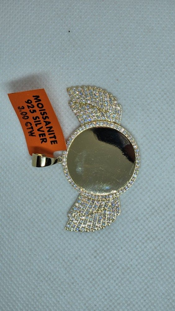 925 Sterling Silver Picture Pendants With Genuine Moissanite