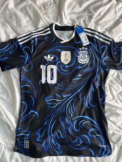 Authentic size Small