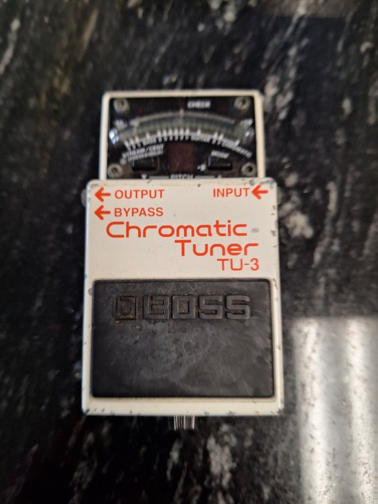 BOSS EFFECTS CHROMATIC TUNER PEDAL