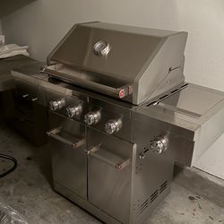 450 OR BEST OFFER KitchenAid 4 Burner Propane Gas Grill