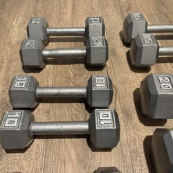 Beautiful Set Of Hex Cast tyIron Dumbbells  In NEW CONDITION Total: 190 lbs