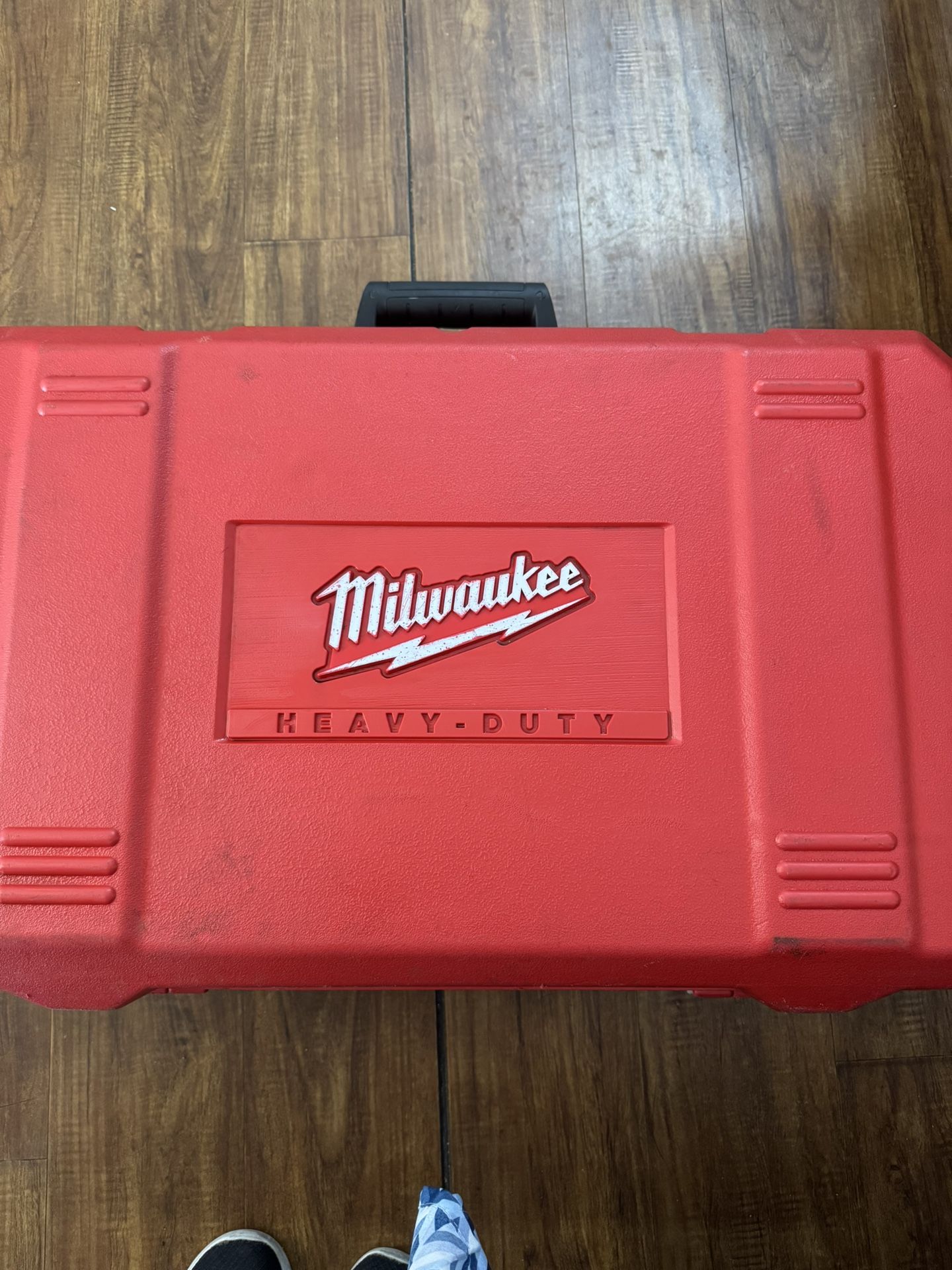 MILWAUKEE PRO PRESS