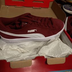 Maroon Pumas 