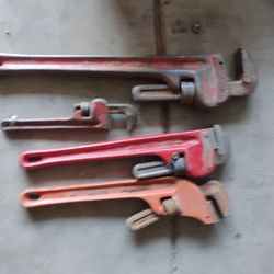 Pipe wrenches