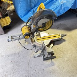 DEWALT 12-in 15-Amp Dual Bevel Sliding Compound Corded Miter Saw