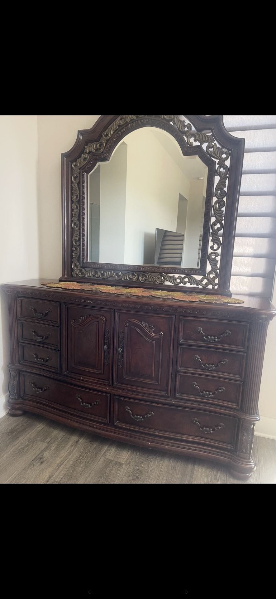 Dresser With Mirror