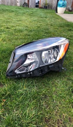 2018 Mercedes gla250 headlight driver side