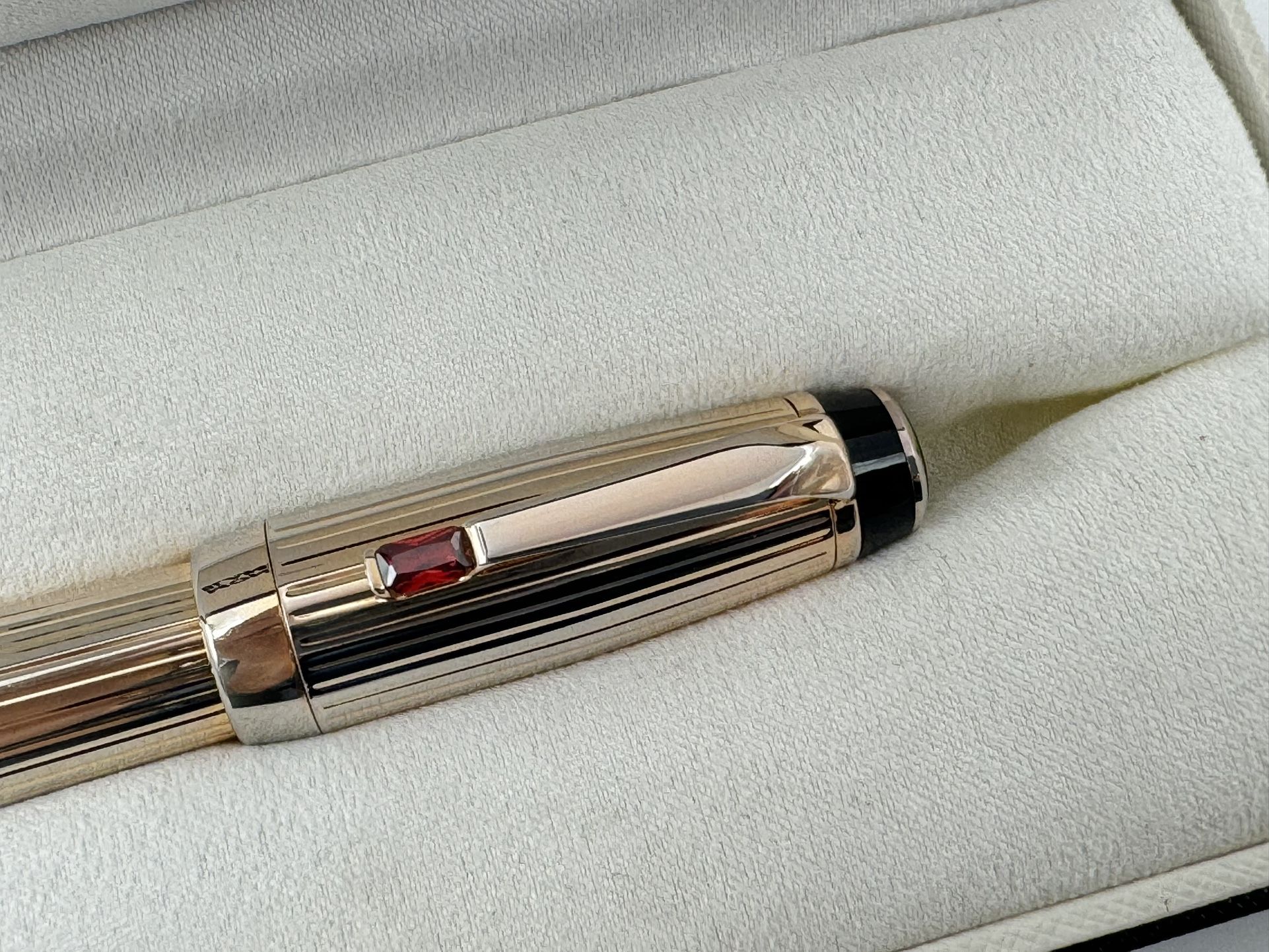 MONTBLANC BOHEME ROUGE ROLLERBALL PEN MINT 100% GENUINE $1250