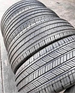 235/55/19 Michelin vendo un set de llantas usadas excelente condiciones de vida las 4 ✅🤩I am selling a set of used tires, all 4 in excellent living c