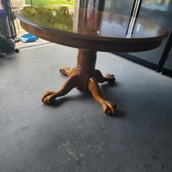 Round Dinner Table