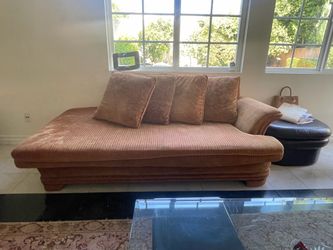 3 three piece couch set good condition no tears with large cushions and pillows