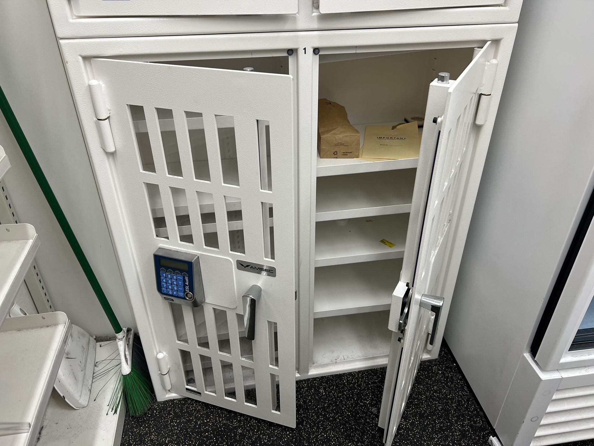 AMSEC Pharmacy Safe