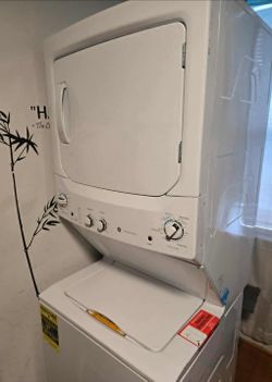 GE Washer/Dryer Laundry Center – Practically New – $600 (Delivery + Installation included)