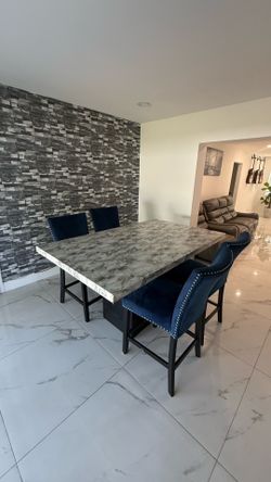 Mesa y sillas