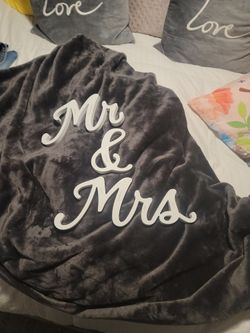 Wood MR &MRS Decor