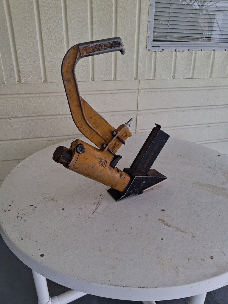 Bostitch MIIIFN air-powered hardwood flooring cleat nailer drives 1-1/2" to 2" L shaped cleat nails.