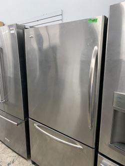 Amana bottom freezer in stainless steel