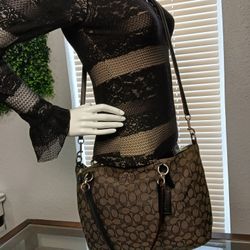 Beautiful Coach Bag Can Be Use As Shoulder Or Crossbody Bag 