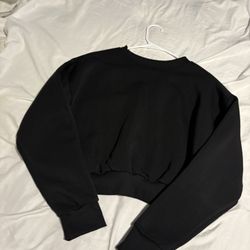 Cropped Black Long Sleeve 