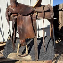 Saddle 