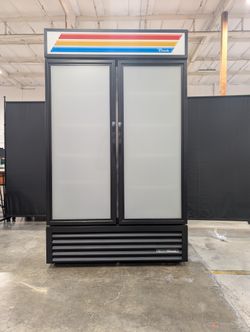 TRUE Commercial Double Glass Door Merchandiser