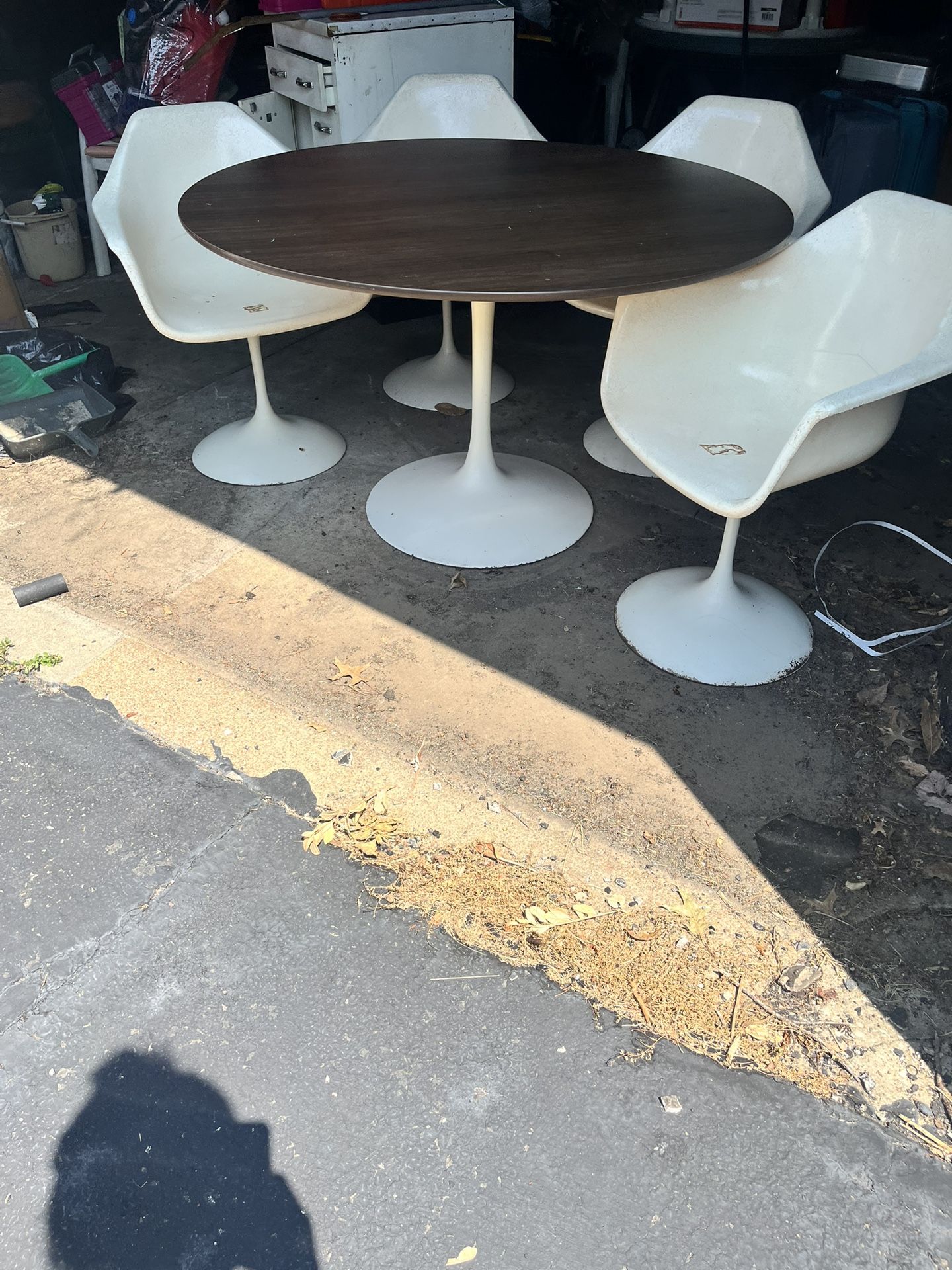 Vintage Tulip Table With 4 Chairs 
