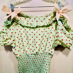 Country girl style top with bowknot shoulder straps, lantern sleeves, and a high-elastic.