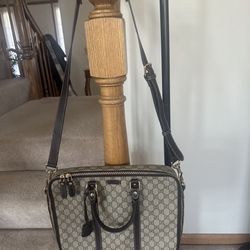 Gucci Supreme Documents Case Shoulder Bag Like New!! Or Best Offer!