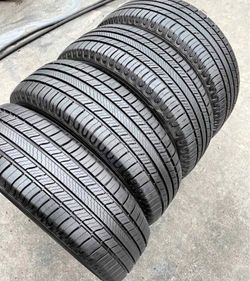 225/65/17 Michelin vendo un set de llantas usadas excelente condiciones de vida las 4 ✅🤩I am selling a set of used tires, all 4 in excellent living c