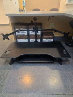 Standing desk riser
