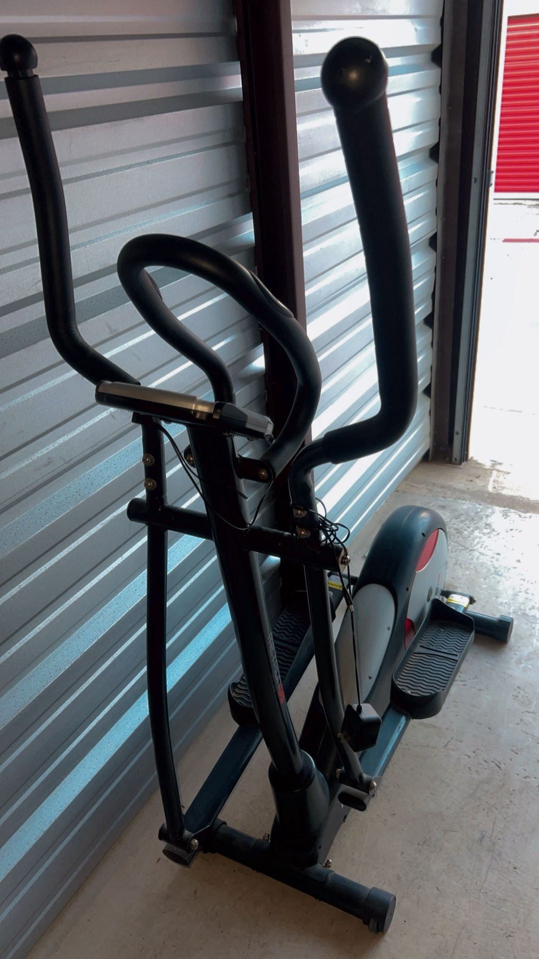 Elliptical Exercise Machine ! Everything Works Including Screen ! $75 OBO !