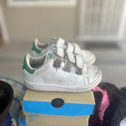Toddler Tennis shoes Adidas $1