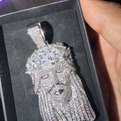 Vvs Moissanite Sliver Jesus Pedant 