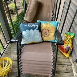 Outdoor Anti-Gravity Lounge Chair with Decorative Pillows – $35 (Good Condition)