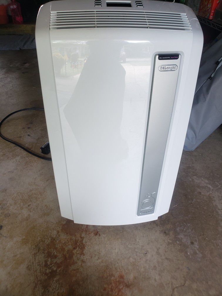 DELONGHI portable AC Unit with remote... Dehumidifier and heater all in one