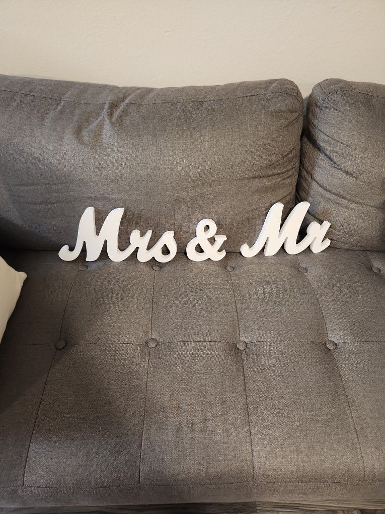 Mrs & Mr wooden letters
