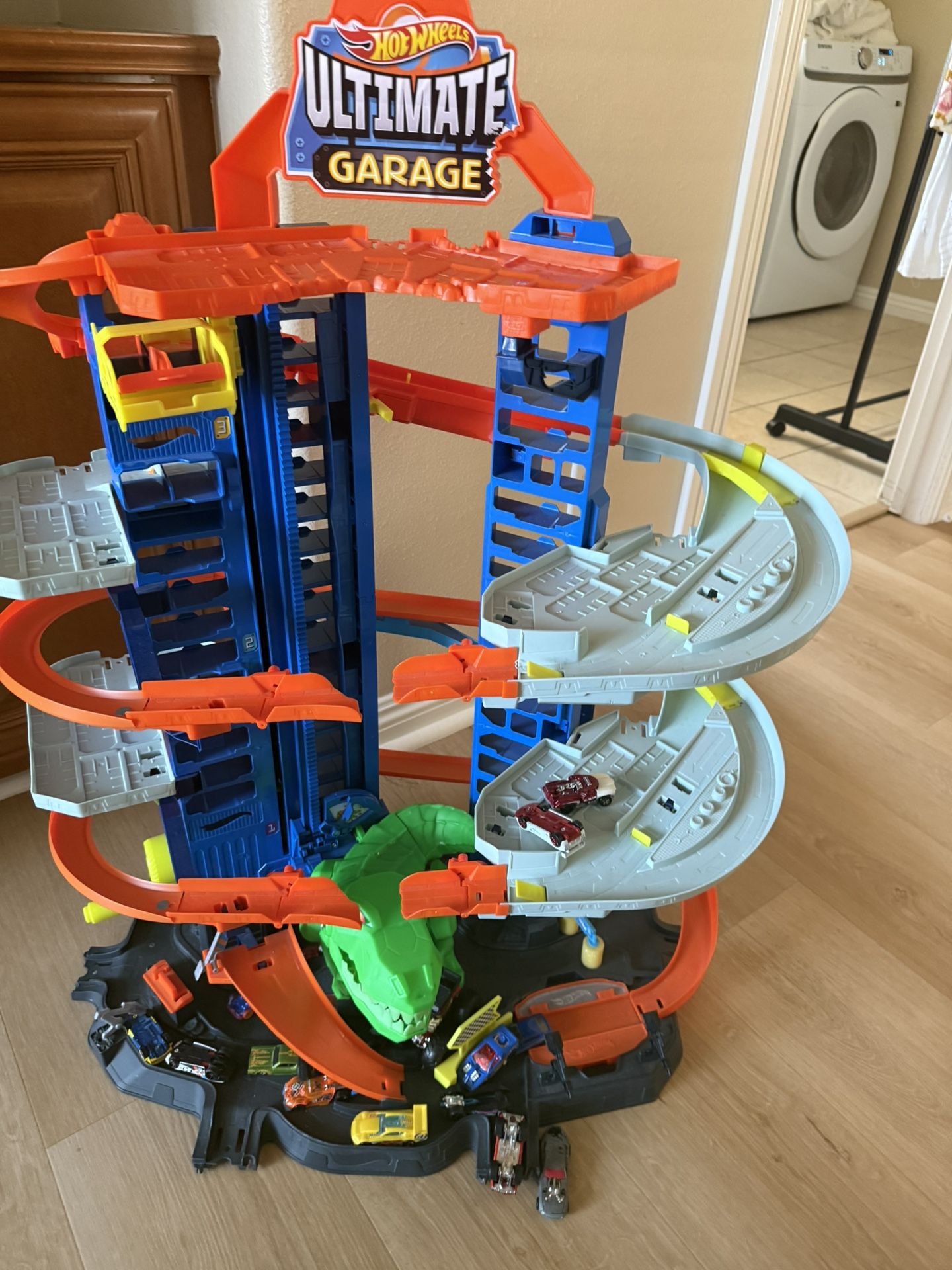 Trex Ultimate Garage Hot Wheels