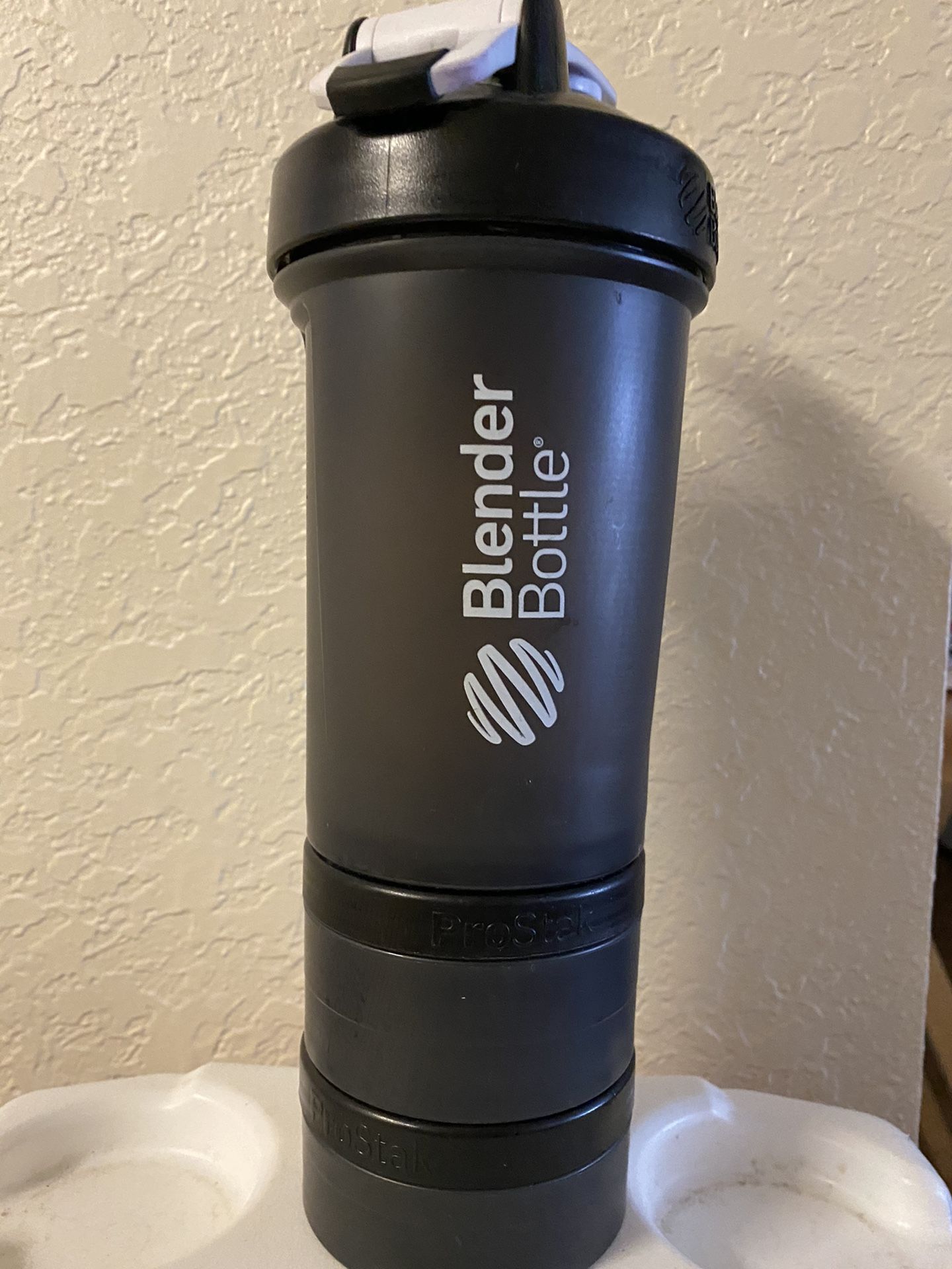 Blender bottle for shakes