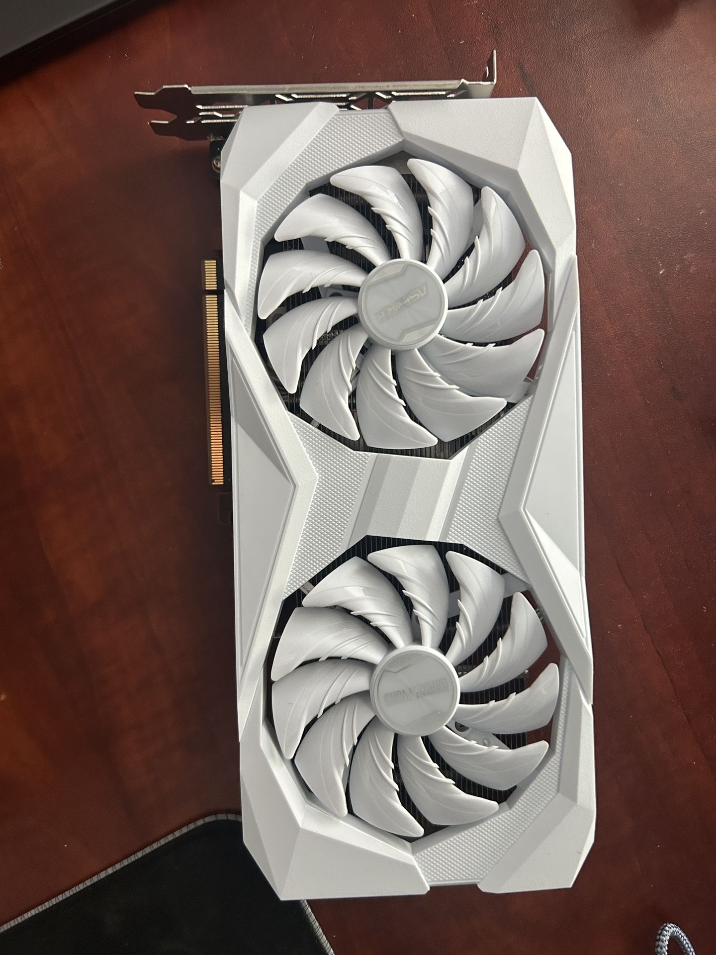 ASRock AMD Radeon RX 6600 Challenger White