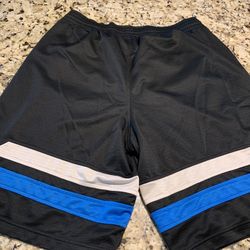 Men’s Nike Basketball Shorts, Size Large