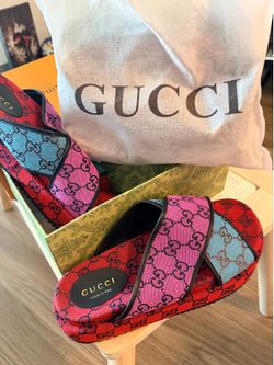 Women’s platform slides + crossbody bag