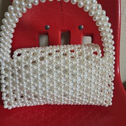 Bolsita nueva hecha de perlas