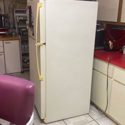 Refrigerator Armada 30 Inch White