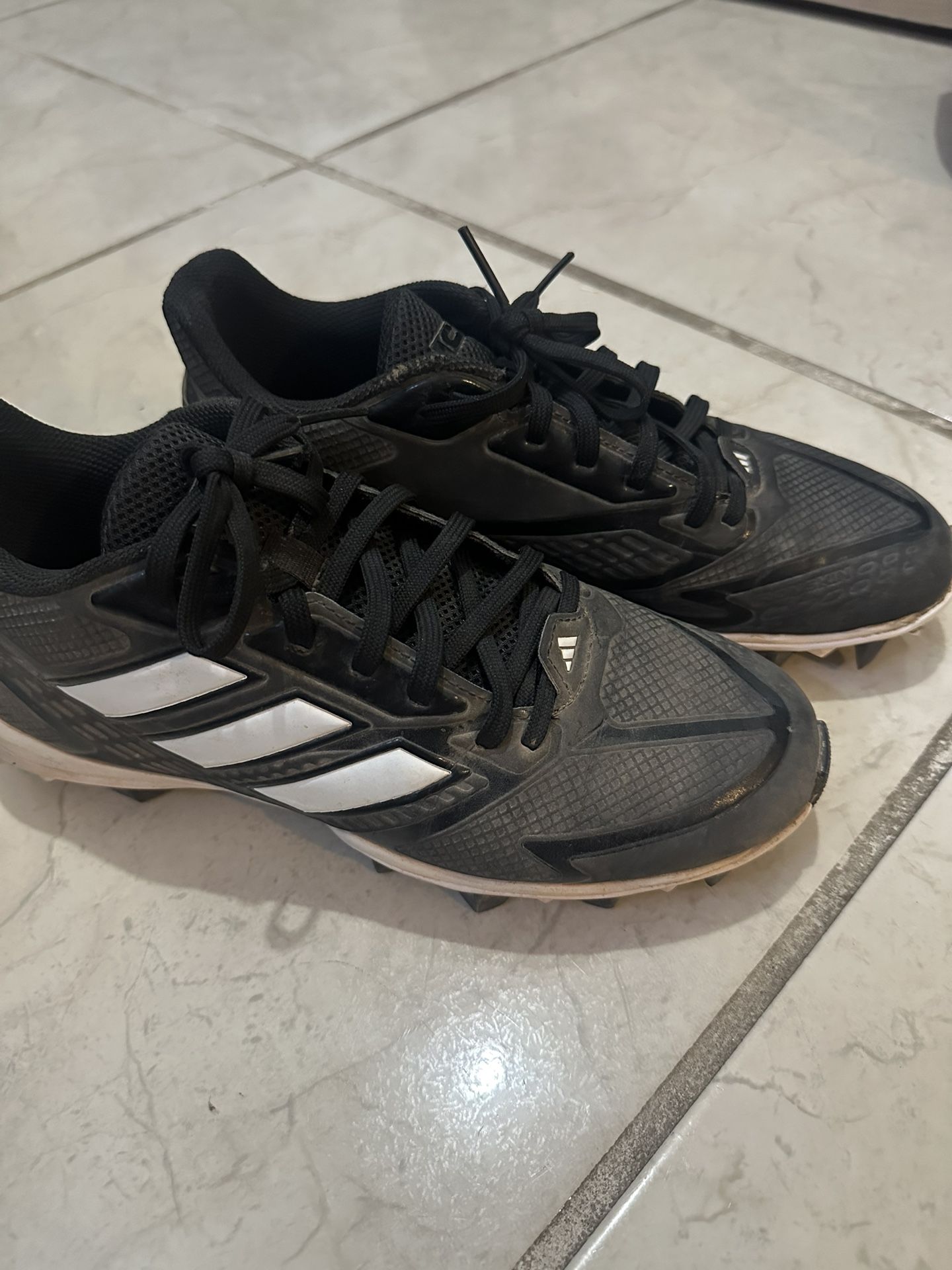 Baseball cleats