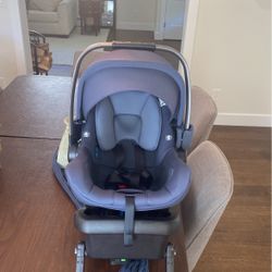 NUNA Infant Car seat With Base 