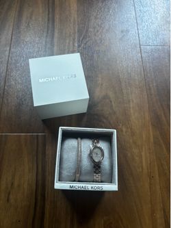 Micheal kors gift set watch and bracelet