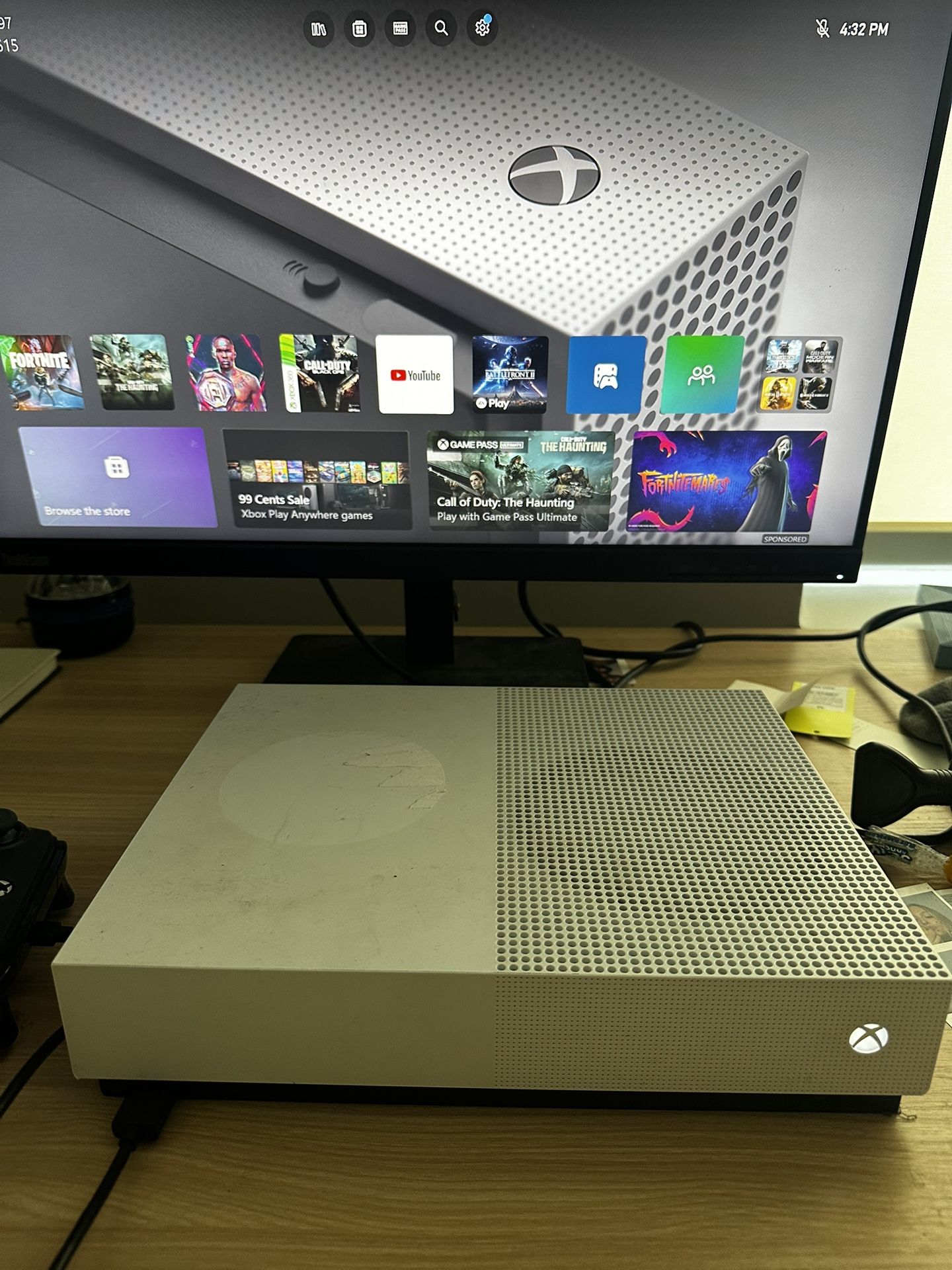 Xbox One S. Controller. Headset. 