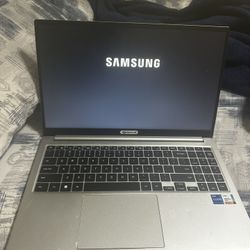 Original price: $900 LIMITED SAMSUNG LAPTOP WINDOWS 11 HOME