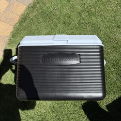 Rubbermaid Black And White Cooler! Beach Day Lake Day Road Trips Camping