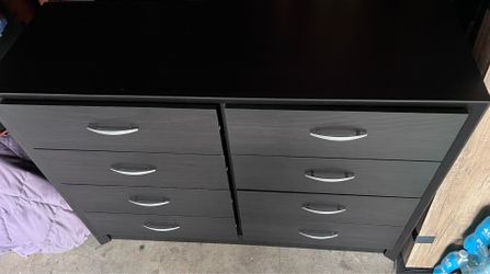 $120 ❤️ Modern 8-Drawer Dresser – Excellent Condition